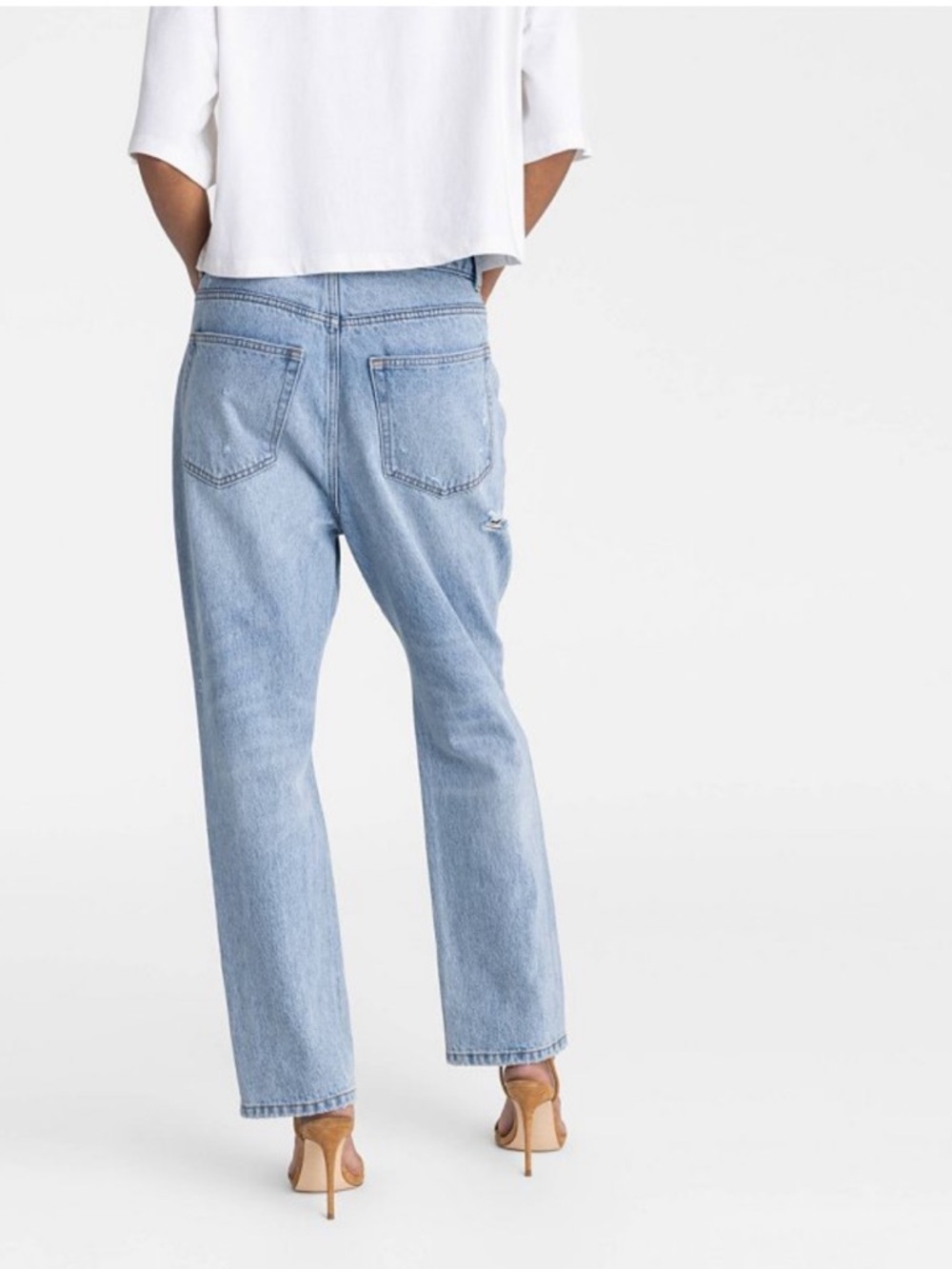 l KBB by KAHLANA Women's Mid-Rise Tapered
Leg 'The Dylan Jean' - Light Wash - Picture 2 of 6